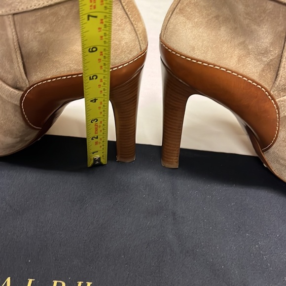 Ralph Lauren’s signature palette & luxurious leathers:calf suede made in Italy. - Picture 2 of 11